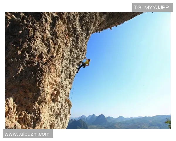 南京攀岩队的防反策略解析与攀岩热点的深度探讨